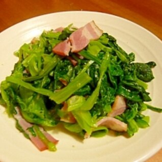 青菜とベーコンのシンプル炒め物
